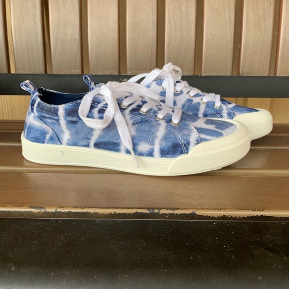 Sugar Festival Tie Dye Lace-Up Sneakers Blue Size 8 NWOT In Box - Picture 4 of 12